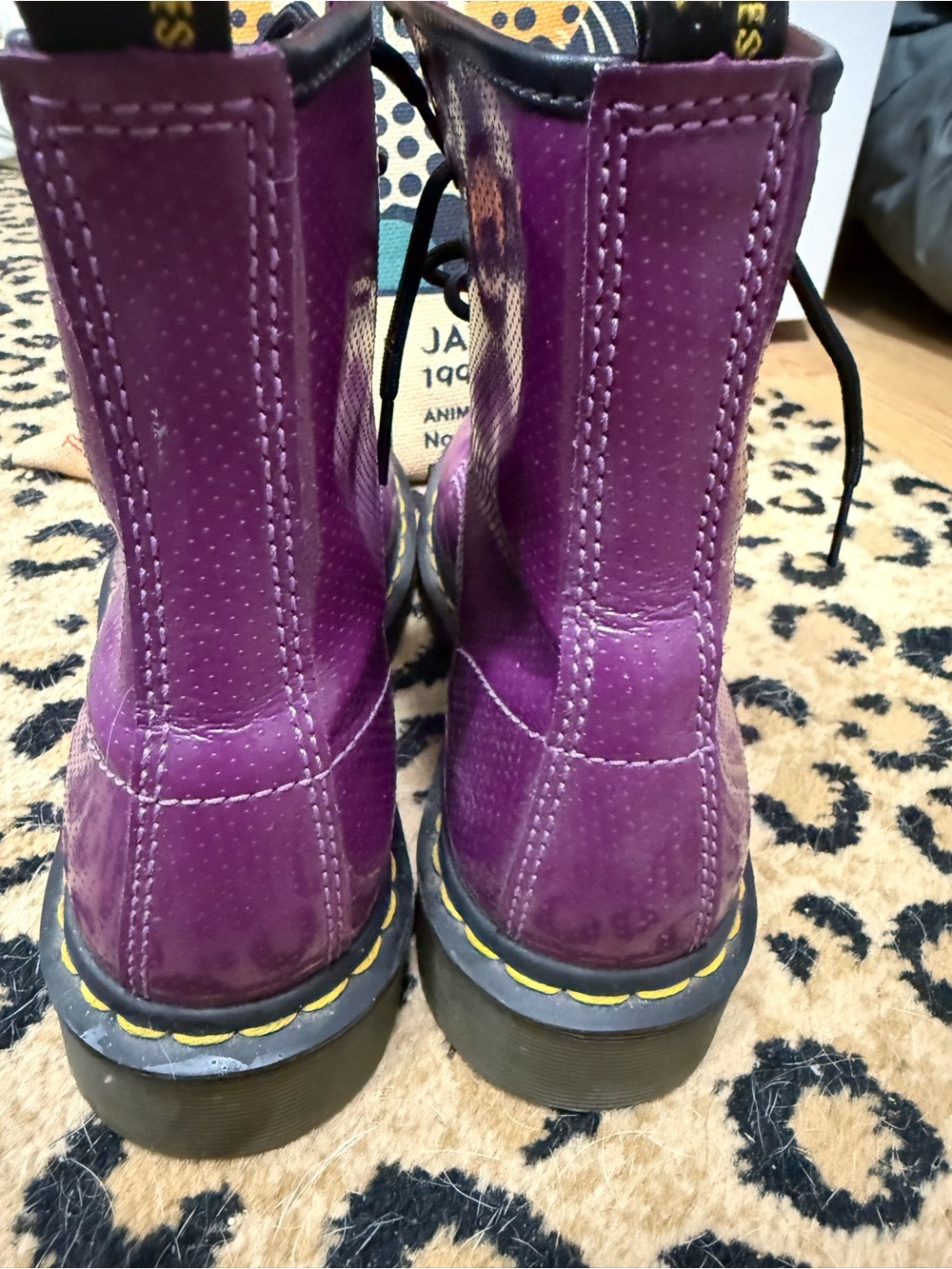💜MINT CONDITION💜 Vibrant Purple Dr. Martens 1460 8-Eye Boots SE - Size 7 Women’s - Picture 3 of 5